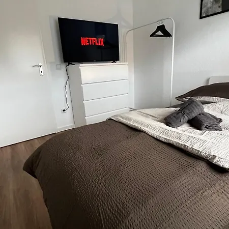 Geräumige Handwerkerunterkunft Mit Balkon