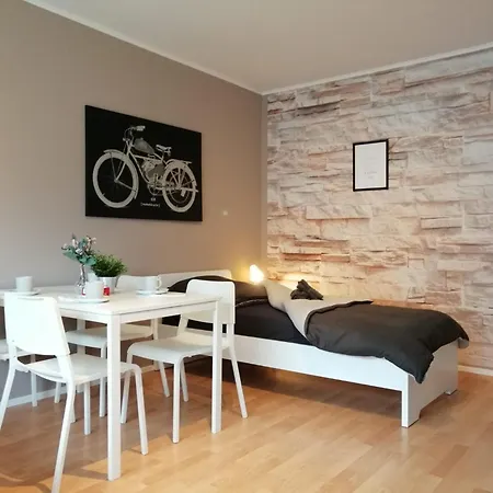 Apartment Geräumige Handwerkerunterkunft Mit Balkon *