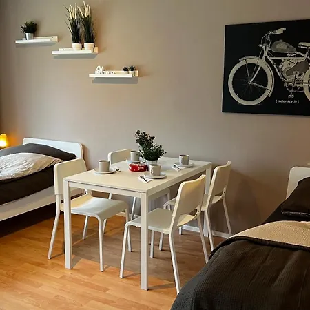 Geräumige Handwerkerunterkunft Mit Balkon *