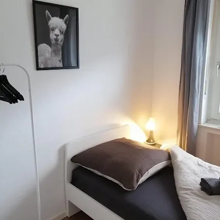 Geraeumige Handwerkerunterkunft Mit Balkon Apartment